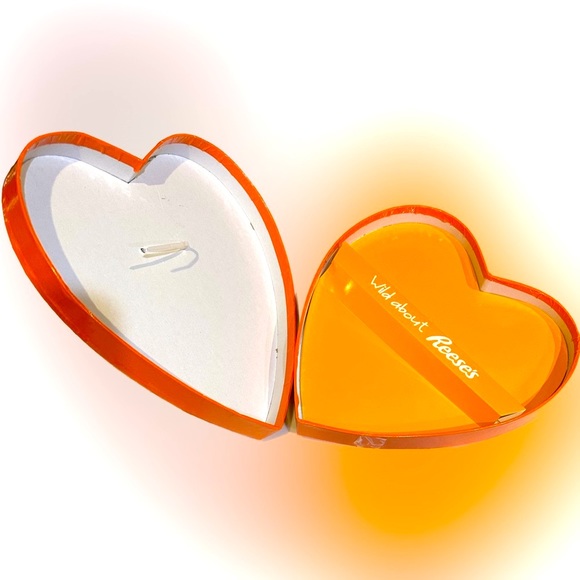 REESES VALENTINE HEART CHOCOLATE BOX W/ PLUSH BEAR COLLECTIBLE GIFT NO CANDY 9” - Picture 5 of 7